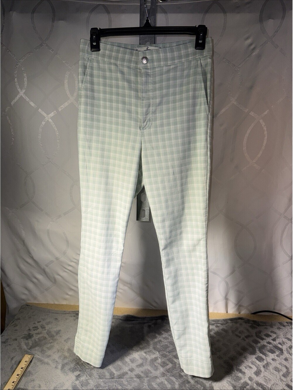 Hollister Women’s Ultra High Rise Advanced Stretch Mint Green Plaid Pants Size M